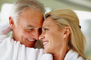 szczęśliwy człowiek, który zwiększył swoją potencję po 50